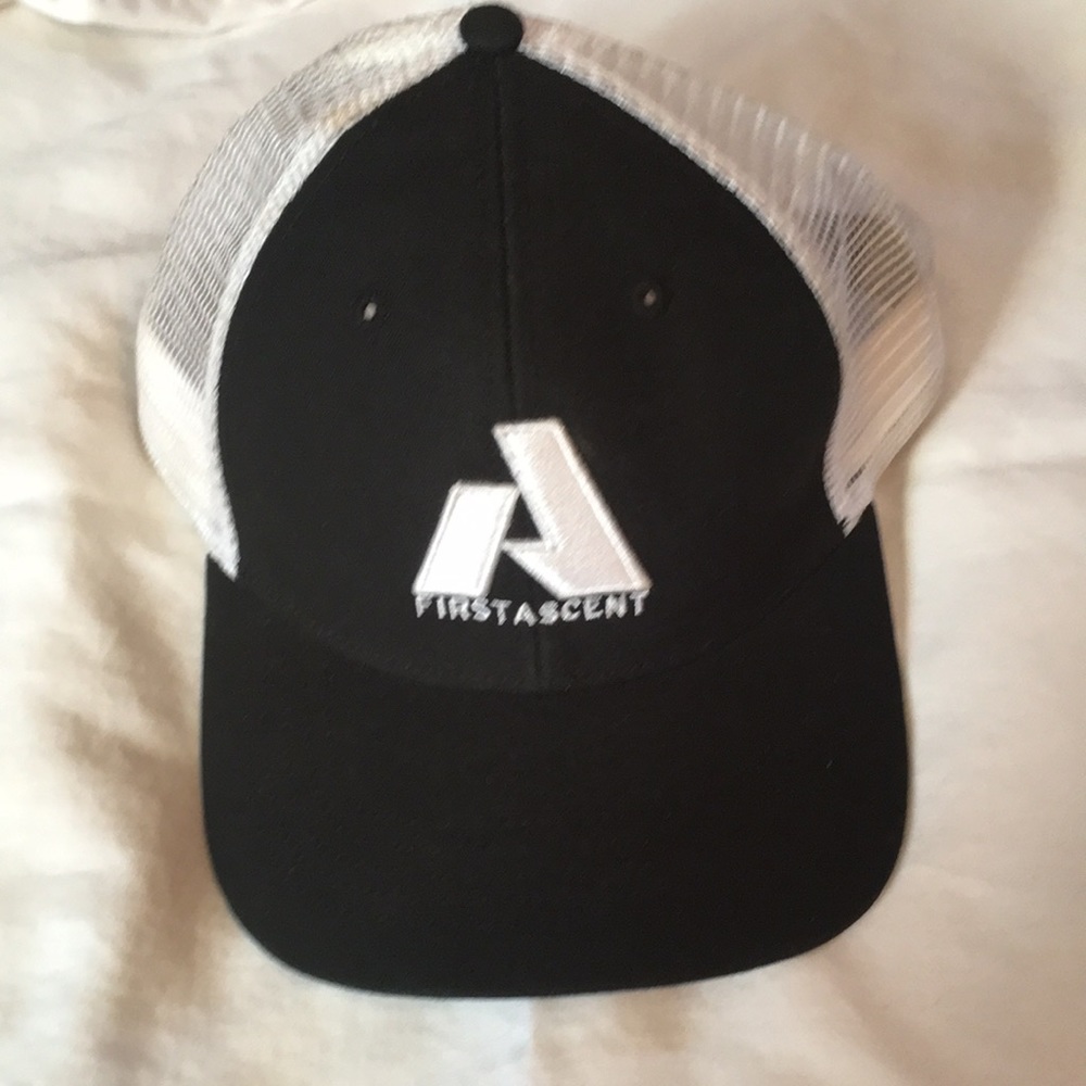 Eddie Bauer SnapBack like new